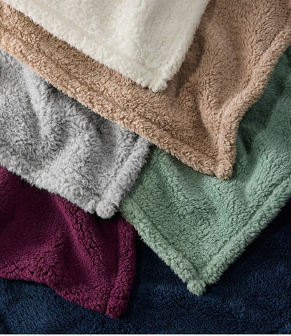 Cozy Sherpa Wearable Throw - US 3711