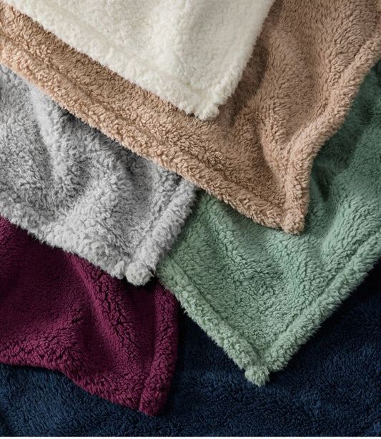 Cozy Sherpa Wearable Throw - US 6580